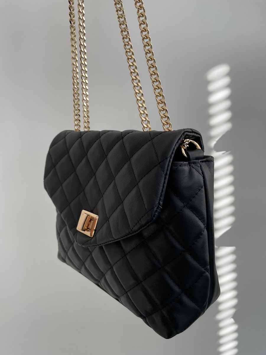 Badgal_Co's tweet photo. Une idée de cadeau >>> 

Le sac LAYNA (100% cuir) https://t.co/7NtKs3A91T