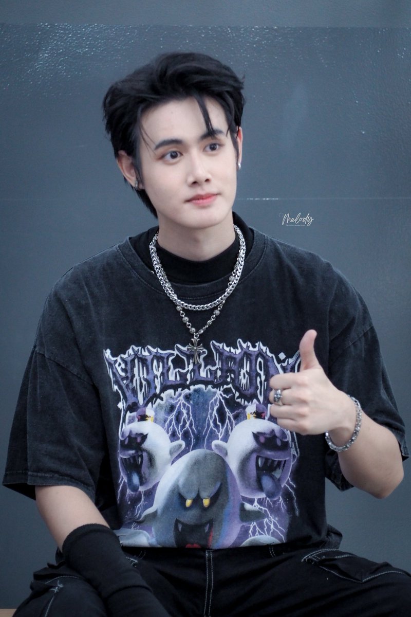 Melodys1st's tweet photo. หล่อแบบตะคอก!!!!
เพราะตะโกนมันไม่พอแล้ว! 😎

@bank_torch
#BankToranin
#ToraElement​
#เจ้าแบงค์กล้วยหอม
#ELEMENTTH
#SiamMusicFest2022
2022.12.18 https://t.co/RtYacJ2rth