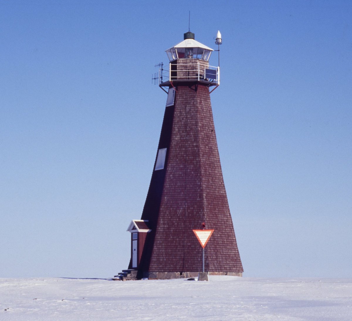 Fyren är ljuset i mörkret!

Vad kan bättre illustrera att nu vänder det och att ljuset nu kommer tillbaka, än en fyr 

Malörens fyrplats, foto från <a href="/Sjohistoriska/">Sjöhistoriska</a>’s arkiv från år 1995

Tråd ⬇️