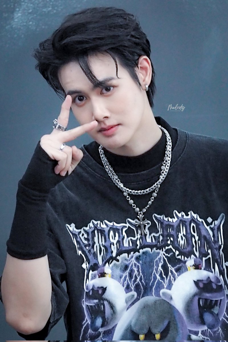 Melodys1st's tweet photo. หล่อแบบตะคอก!!!!
เพราะตะโกนมันไม่พอแล้ว! 😎

@bank_torch
#BankToranin
#ToraElement​
#เจ้าแบงค์กล้วยหอม
#ELEMENTTH
#SiamMusicFest2022
2022.12.18 https://t.co/RtYacJ2rth