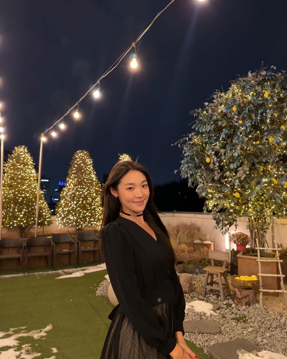 MissEarth's tweet photo. #MissEarth 2022, Mina Sue Choi at the year-end party of Miss Korea Nokwon Charity Committee https://t.co/JR0d0nUFlh