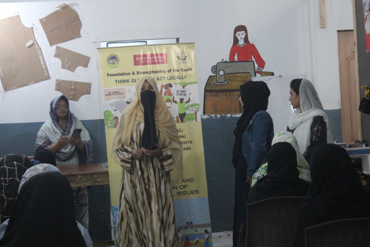 LocaltoGlobalPK's tweet photo. @LocaltoGlobalPK conducted a session on Climate Change at Sparc a vocational training institute in which #localtoglobal chose to target the students learning stitching to make them understand the individual role they can play as tailors to reduce the use of plastic
#ClimateAction https://t.co/V6zFzEo3pj