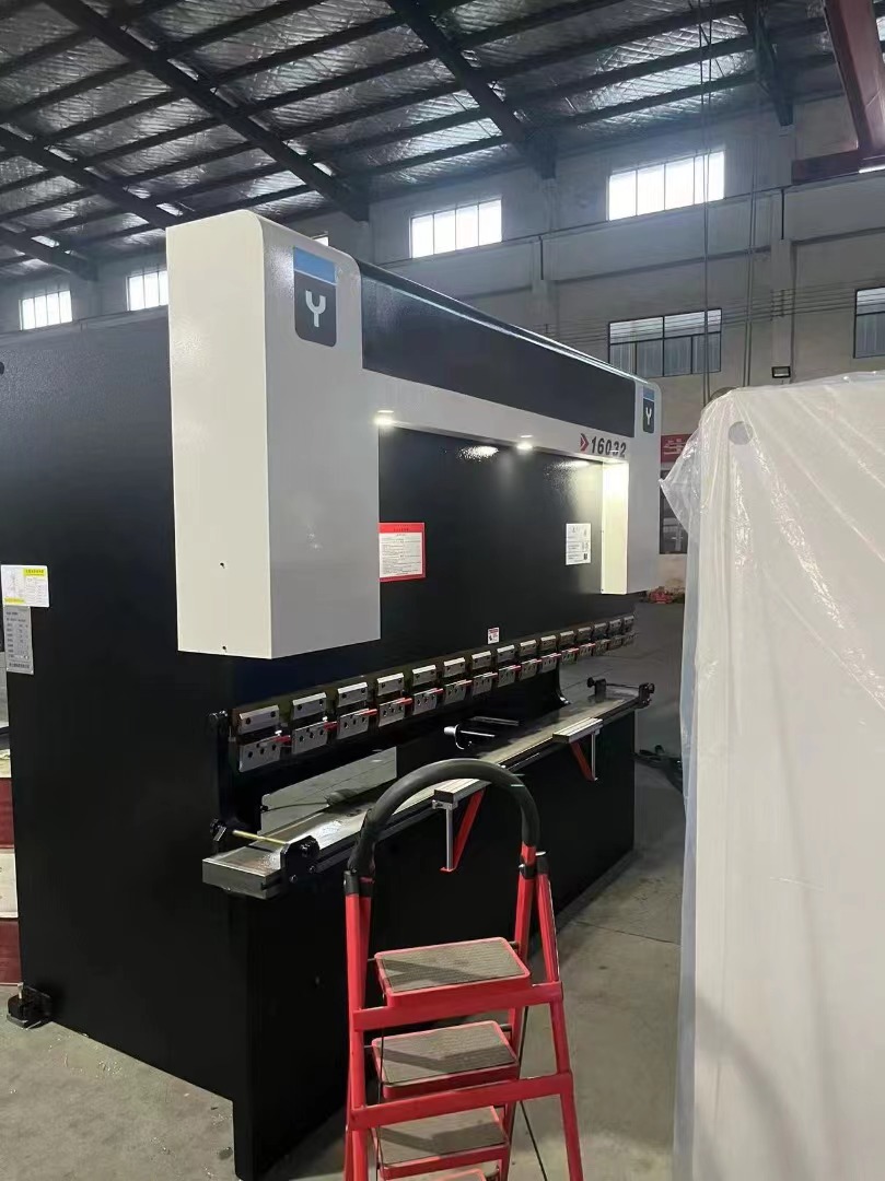 liubingqian6's tweet image. Torsion Synchronous Press Brake X,R axis,NO control system🔥🔥good quality with better price
Whatspp/Wechat:+8619172355130,Pls contact me without hesitation.😊
#pressbrake
#metalsheetmachine
#pressbrakes
#bendingmachine
#TorsionSynchronous
#2AXIS