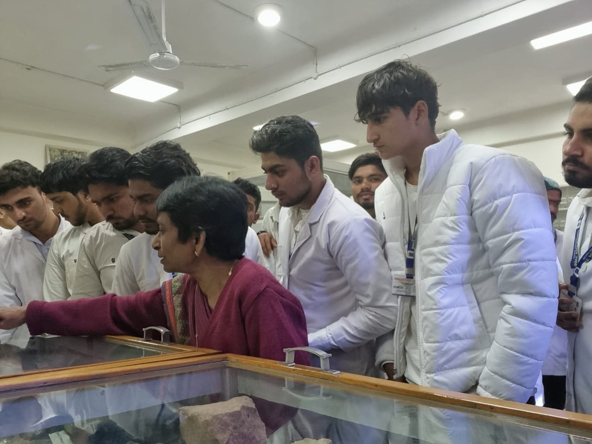 CSIR_NIScPR's tweet photo. Human resource outreach @CSIR_NIScPR
40 students of Govt Polytechnic college, Rohtak visited NIScPR today and enriched with Herbarium & its vast range of specimens collection.
@CSIR_IND @Ranjana_23 @somu1964 @hjkhan @CsirJigyasa #herbarium #outreach #govtpolytechnic #rohtak https://t.co/OaL0kJhLvc