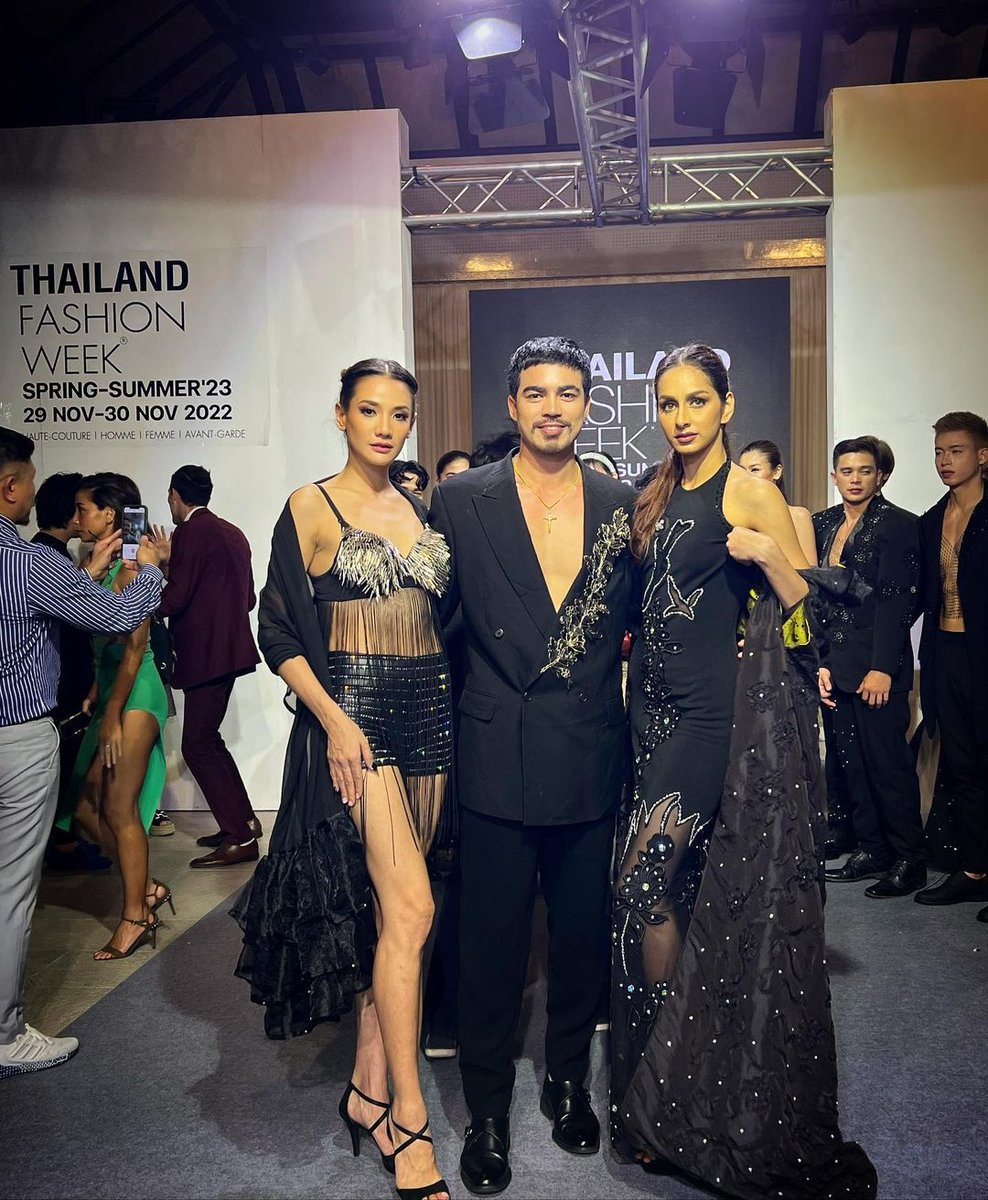 dfashionmag1's tweet photo. Award-winning Filipina fashion designer Joyce Peñas Pilarsky showcases creations at Thailand Fashion Week

Pinoy pride Joyce Peñas Pilarsky participated at the Thailand Fashion Week with her sexy and sophisticated collection called “La Vie.”

#thailandfashionweek #pinoyfashion https://t.co/z4M9tFIFS4