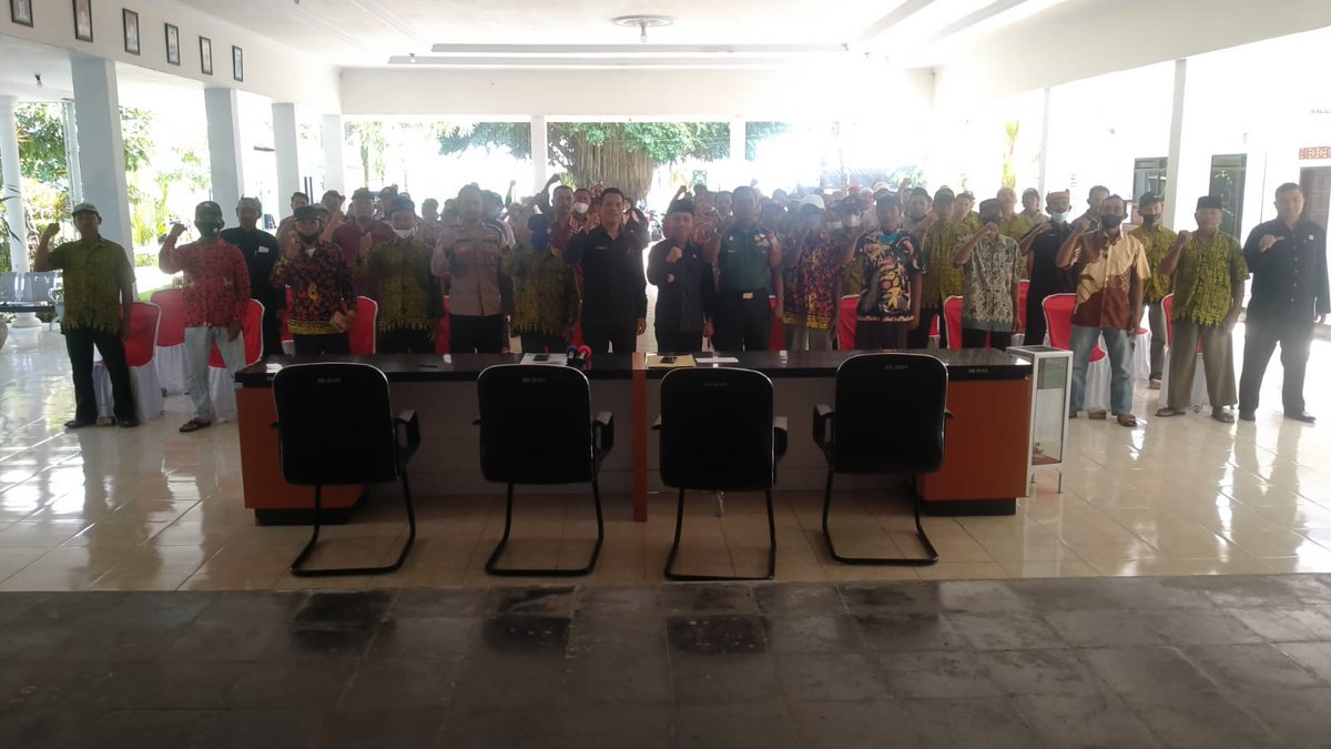 DesaKaligondo's tweet photo. Rabu, 21 Desember 2022
Kegiatan Pembinaan dan Pembagian Insentif RT/RW yang bertempat di Aula Desa Kaligondo Kecamatan Genteng Kabupaten Banyuwangi https://t.co/fTYmBvXsow