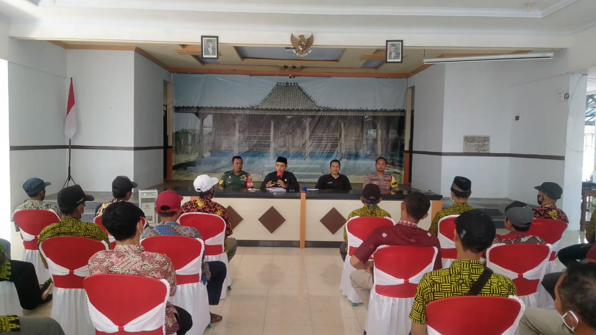DesaKaligondo's tweet photo. Rabu, 21 Desember 2022
Kegiatan Pembinaan dan Pembagian Insentif RT/RW yang bertempat di Aula Desa Kaligondo Kecamatan Genteng Kabupaten Banyuwangi https://t.co/fTYmBvXsow
