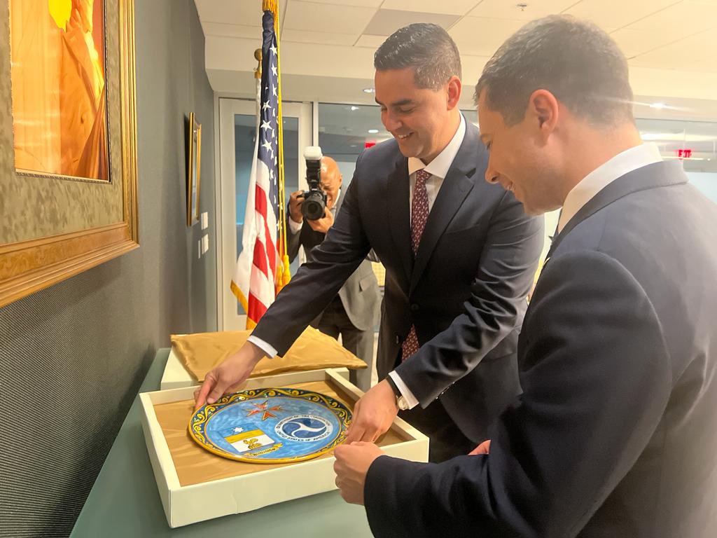 A very good meeting with <a href="/SecretaryPete/">Secretary Pete Buttigieg</a> <a href="/USDOT/">U.S. Department of Transportation</a> 🇺🇸 whose father is Maltese 🇲🇹. We spoke about the #Malta aviation &amp; ship registry &amp; further collaboration when it comes to connectivity between our 2 countries.