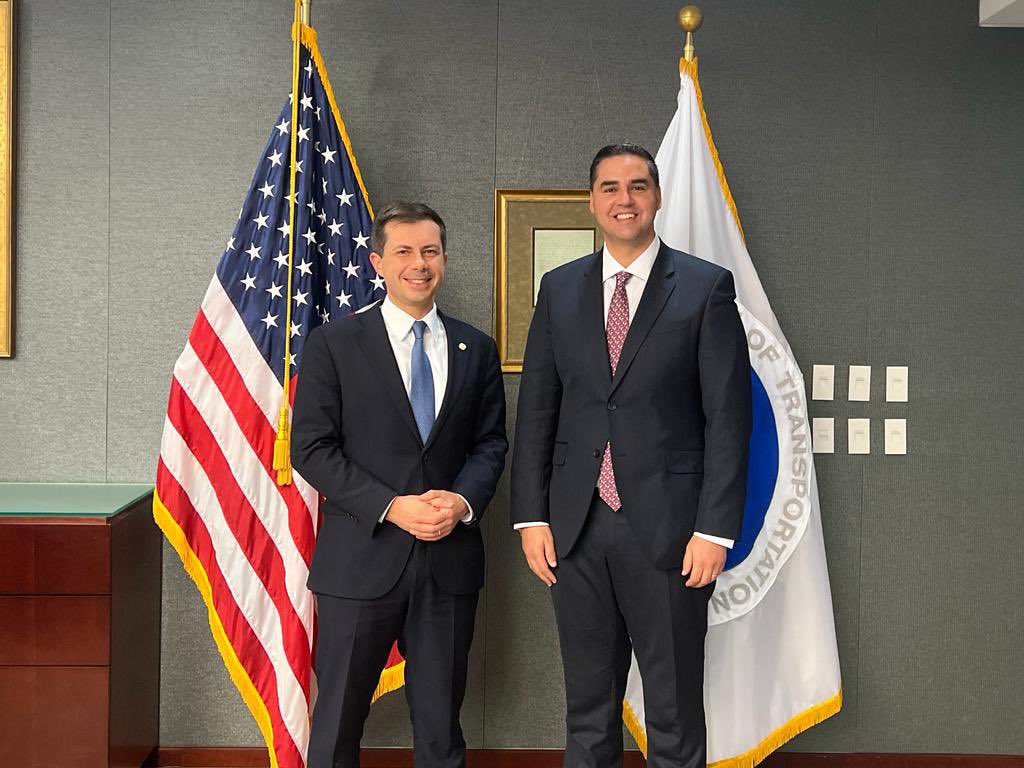 DeputyPMIanBorg's tweet photo. A very good meeting with @SecretaryPete @USDOT 🇺🇸 whose father is Maltese 🇲🇹. We spoke about the #Malta aviation &amp; ship registry &amp; further collaboration when it comes to connectivity between our 2 countries. https://t.co/oATBqHOWvt