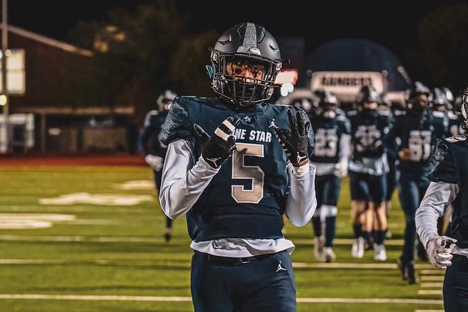 TouchdownBatman's tweet photo. I will be committing and signing my National Letter of Intent tmrw at 8:15 at Lonestar High school. Thank you to all the coaches that believed in me. 🦇 https://t.co/gulKTNqHST