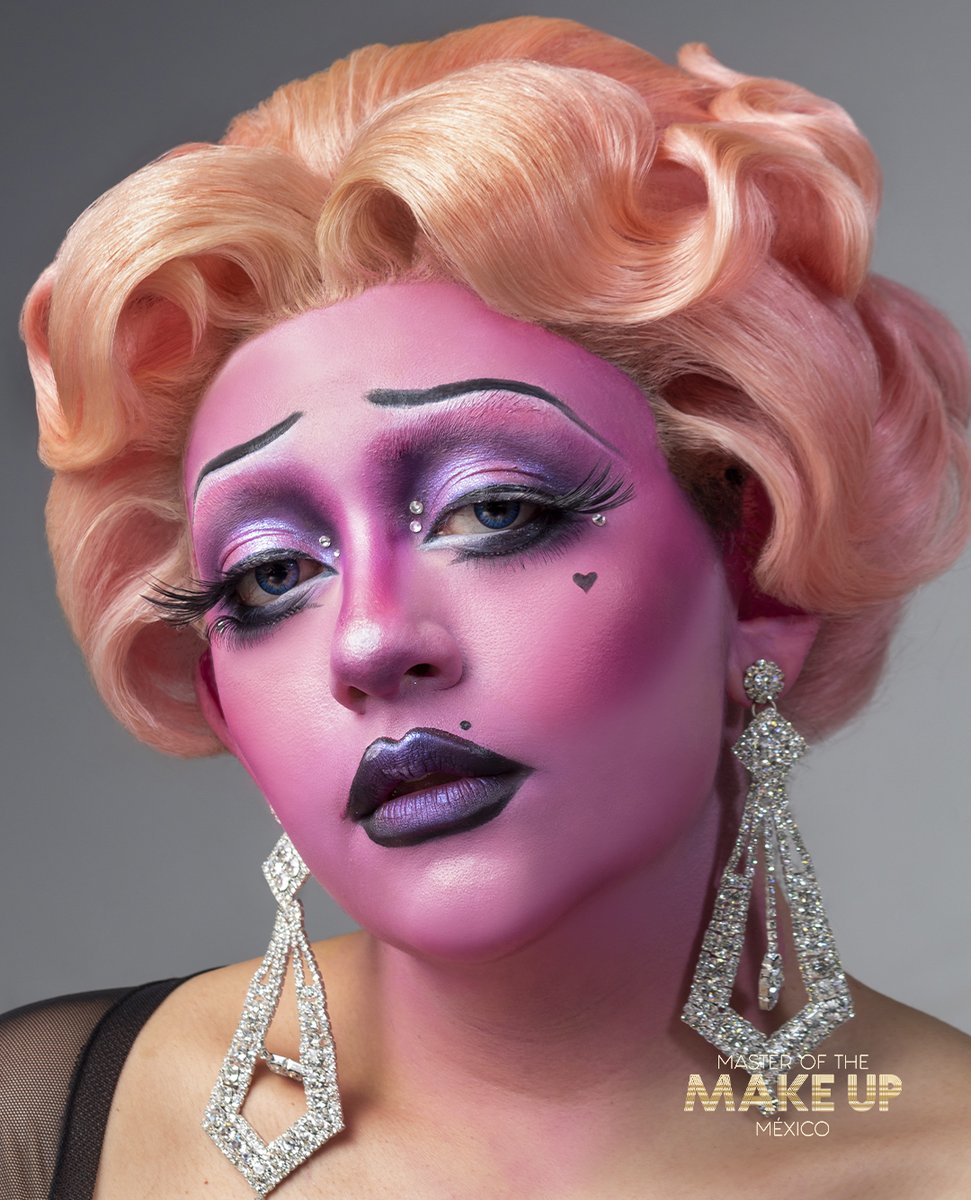 MasterMakeUpTv's tweet photo. Con un toque nostálgico y pop @AnWalrusmua se coronó como la ganadora del reto Drag.
#masterofthemakeup #makeup #makeupaddict #makeuplovers #makeupartist #mua #makeupoftheday #maquillaje #maquillajeprofesional #editorial #beauty #maquillajeeditorial https://t.co/FUQBasNqih