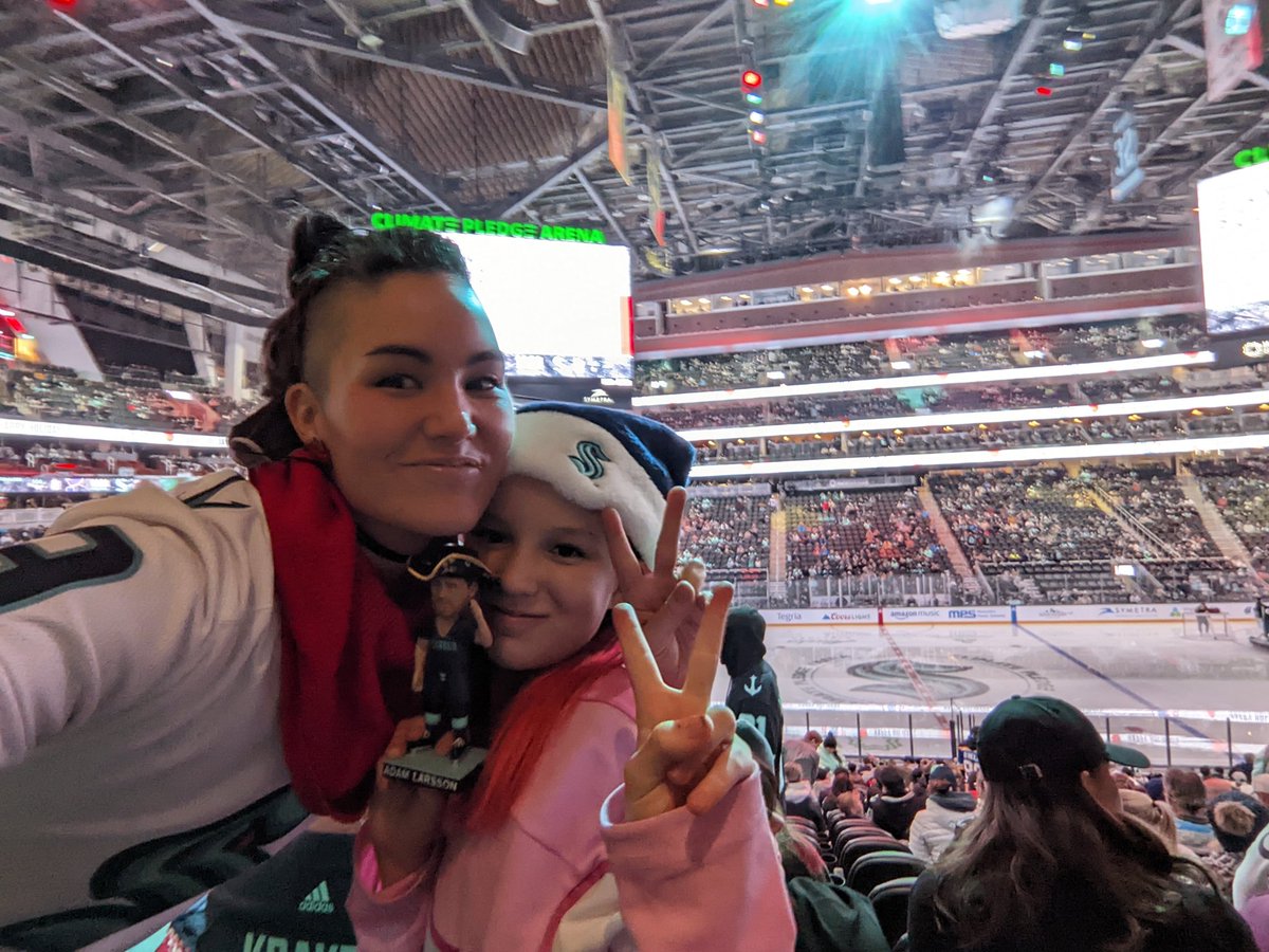 AkidauShaina's tweet photo. Beat 'em black and blue(s), boys! #whereiroot #seakraken https://t.co/wYvsrDc8DH
