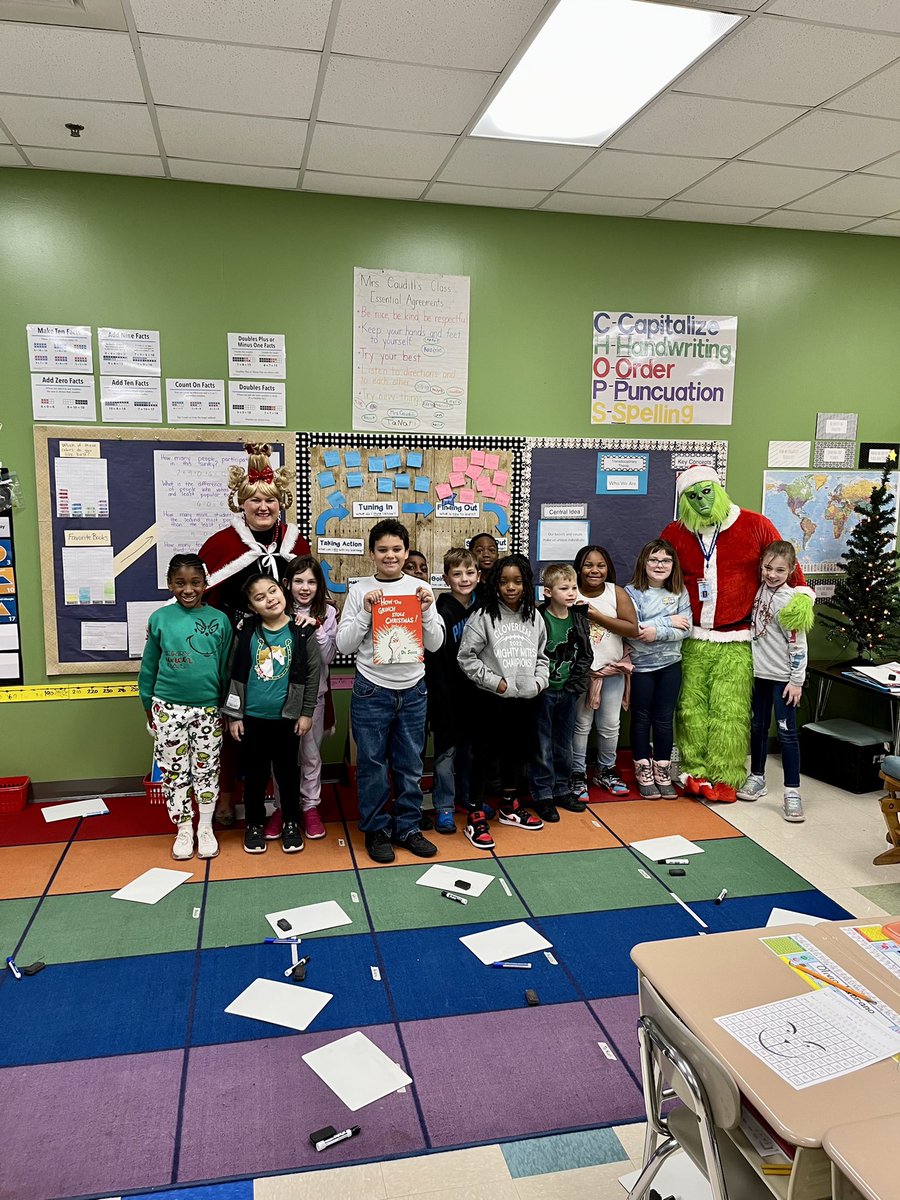 The Grinch, Cindy Lou Who, and Max showed up to Cloverleaf today🎄