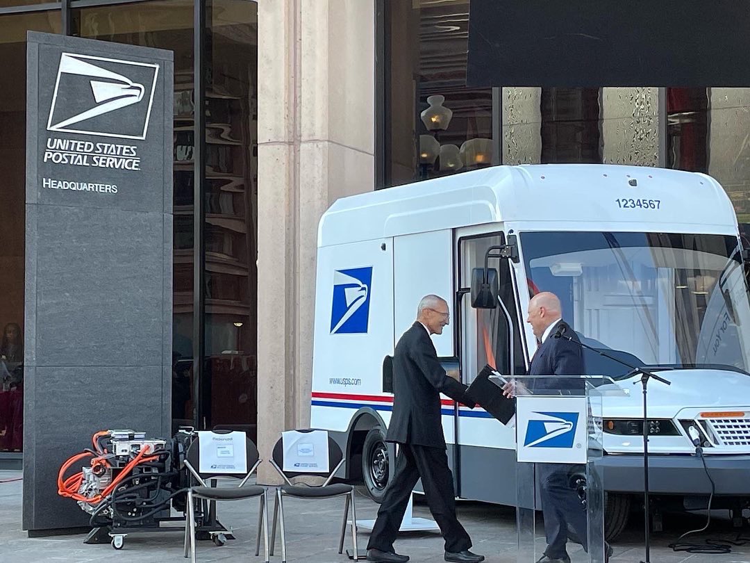 statusbk's tweet photo. Great day for @USPS @POTUS @WhiteHouse #ClimateAction 66k #ElectricVehicles 📬 https://t.co/42F30CpA1d