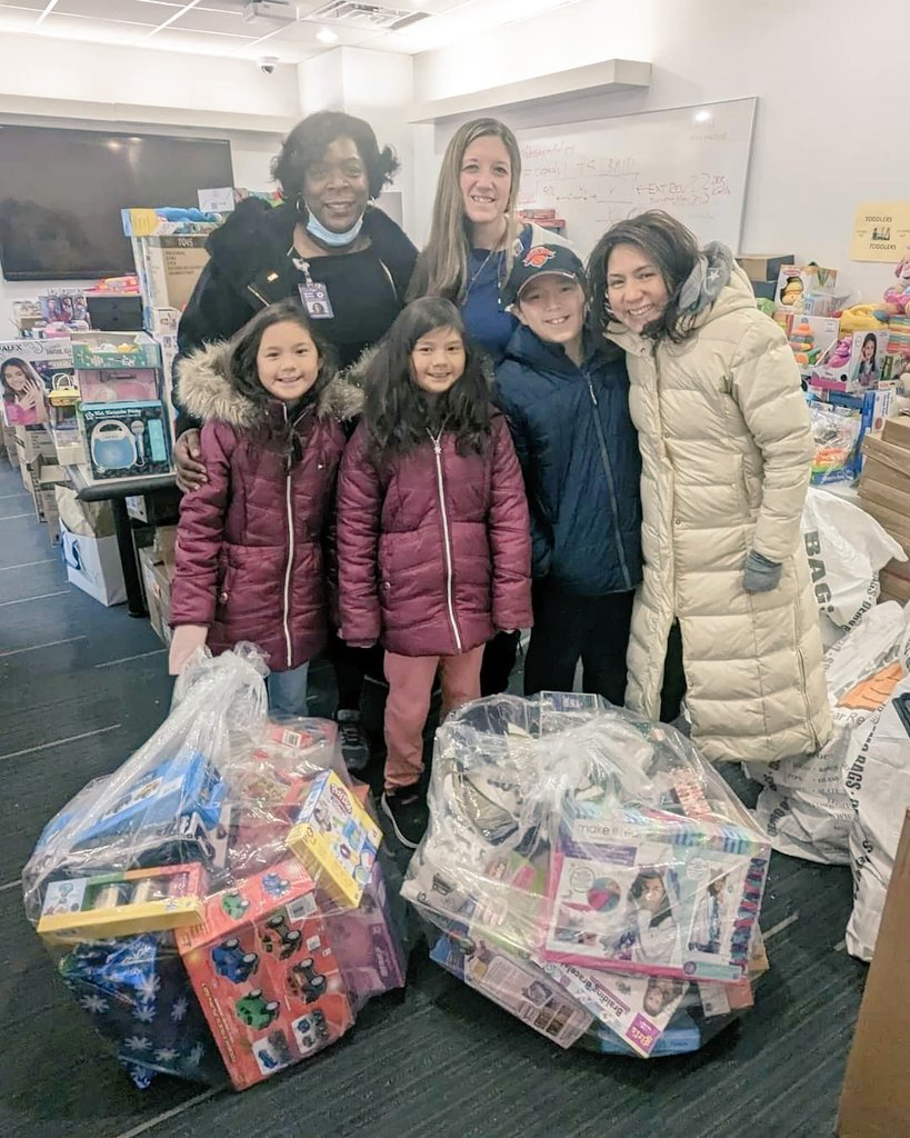 Thank you to the wonderful teams and players who donated toys at Hoops4Hearts 2022 @flhsnyc!  Our family loves bringing the toys to the hospitals that have been so amazing to our children and others. Basketball bringing communities TOGETHER!! 🏀❤️ #NYC