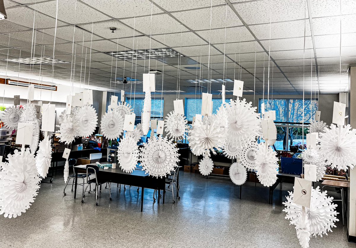 LMSMiddlePTO's tweet photo. Our teachers were treated to a fun Snowflake Catch today! (Teachers picked snowflakes that had various gift cards attached). Thank you to all https://t.co/LwhpIaAIeM