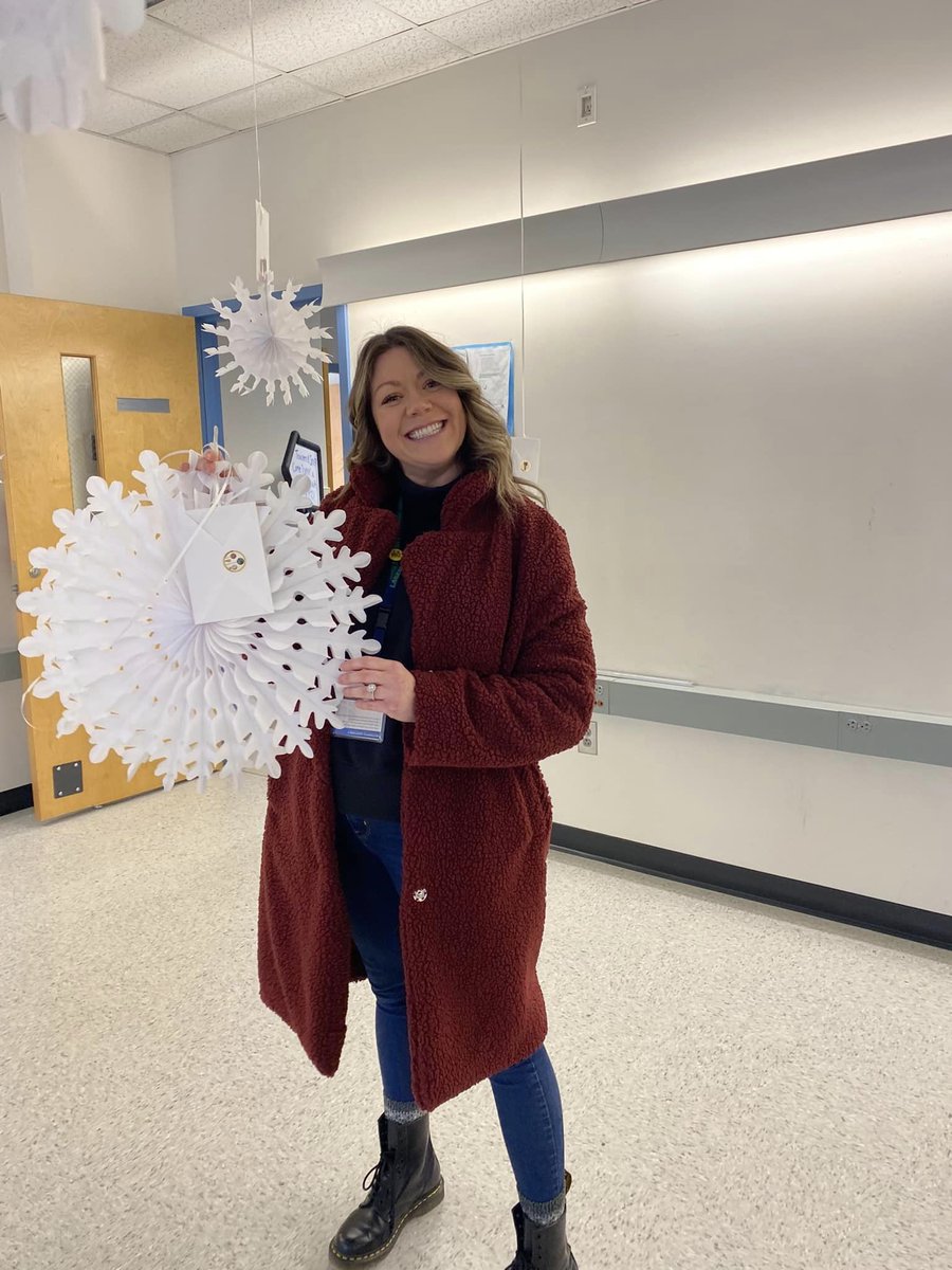 LMSMiddlePTO's tweet photo. Our teachers were treated to a fun Snowflake Catch today! (Teachers picked snowflakes that had various gift cards attached). Thank you to all https://t.co/LwhpIaAIeM
