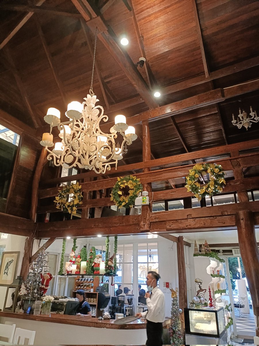 BackNPork's tweet photo. It's the chandelier
#estetik #titogoals https://t.co/JlOoNtBpjU