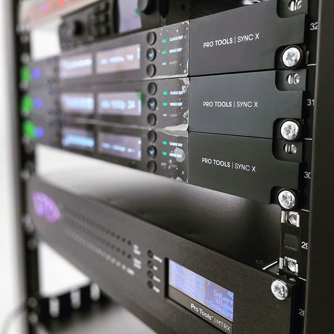 Avid's tweet photo. ๐ Let's sync up!
๐ท https://t.co/pnQI35LsLO
โถ๏ธ https://t.co/EiDC2XLRbW
#syncx #sync #clock #protoolssyncx #masterclock #audiopost #protools #avidmtrx #avid https://t.co/u3CGsS28xb
