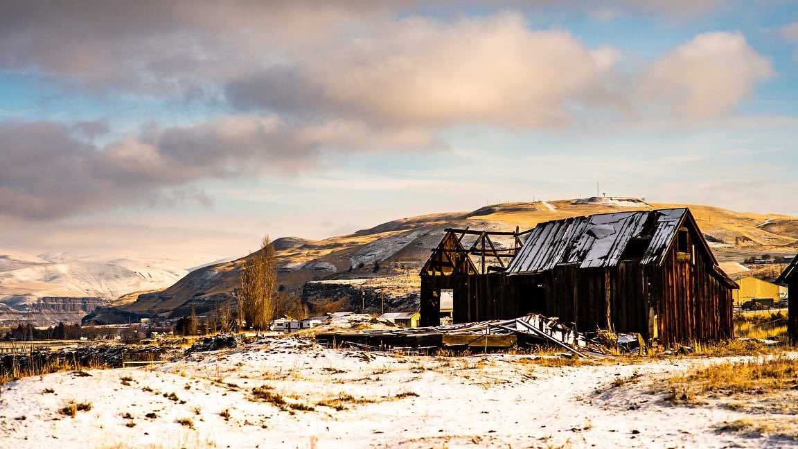 mediabylancelee's tweet photo. Overnight winter stay in Oregon along the Columbia River Gorge. https://t.co/uTzj64vIgy