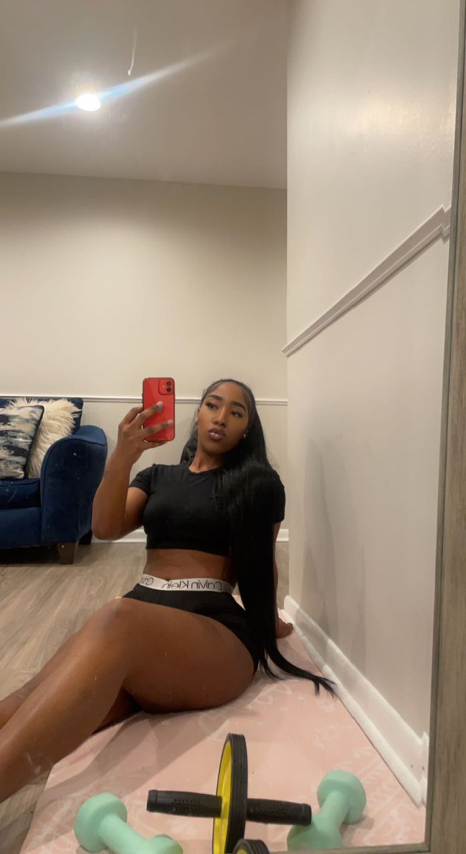 _BB________'s tweet image. His prettiest problem 😈