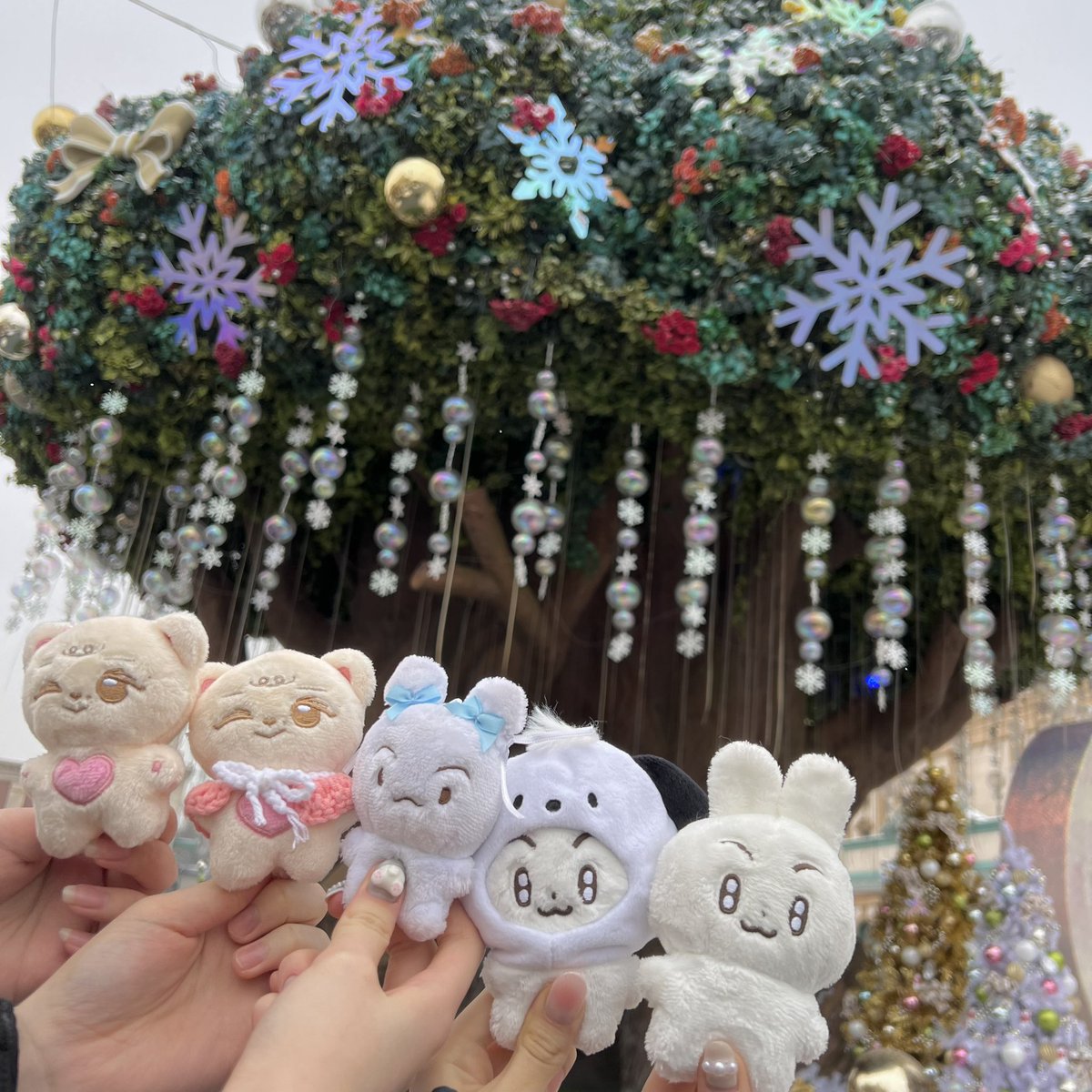 luv_txtSB's tweet photo. 모아모임 in Everland

❄️✨💝🍀💗🎄🌸🌈 https://t.co/UJLxo8rB5j