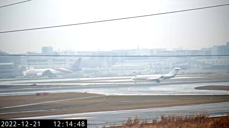 4iuv3KDdMn1YDx5's tweet photo. 香港より、プライベート機飛来
国際線、いつものところに駐機です
#くまくまくまチャンネル
#福岡空港ライブカメラ
#福岡のカメラさん日記
#福岡空港
#bombardierglobal5000 #gl5t https://t.co/dNPyAejs4g
