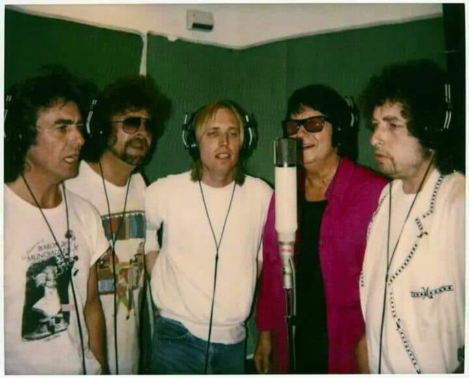 FkeKDmgX0AA2tUU?format=jpg&name=small