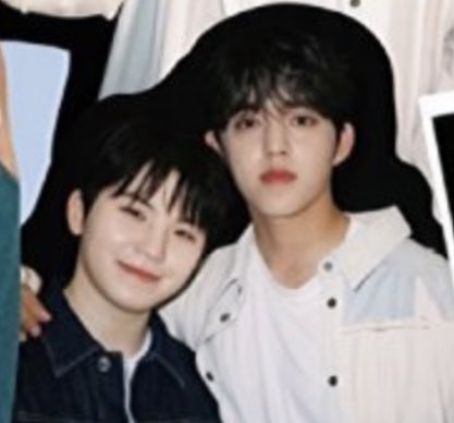 나 아직 꿈꾸는 중인거 아님? 우쿱을 너무 보고싶어서 만들어낸 허상?그런거 아님? 이렇게 굴면 날 속일 수 잇을거라 생각했음? 다 거짓말이지? 내가 요즘 바쁘다고 불쌍해서 뇌에 자극이라도 준거지?