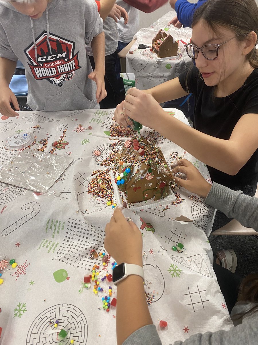 MsLakishaParker's tweet photo. Block 2’s character strength was absolutely without a doubt perseverance. Their gingerbread houses kept falling apart AFTER the decorations, but NOBODY gave up! They just started over until the very end! #OCEstrong #fifthislit #grinchday https://t.co/UMHN51mRX3