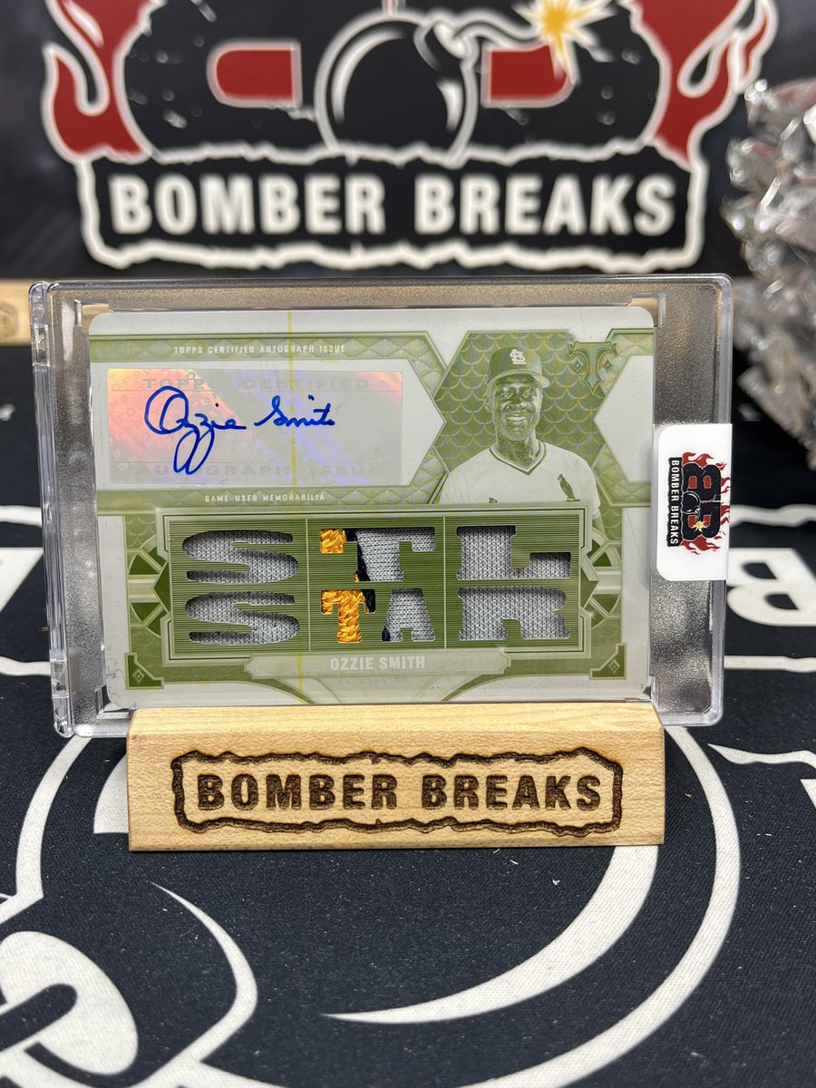 BomberBreaks's tweet photo. Another Ozzie Smith 1/1 White Whale Jersey Auto Plate hitting from our @topps Triple Threads Baseball breaks! 🔥🔥
@STLWizard #baseballcards #mlb #stlouiscardinals #cardinals #thehobby #groupbreaks #boxbreaks #casebreaks #triplethreads #autograph #oneofone #1of1 #ozziesmith https://t.co/vLw0XI4Vaf