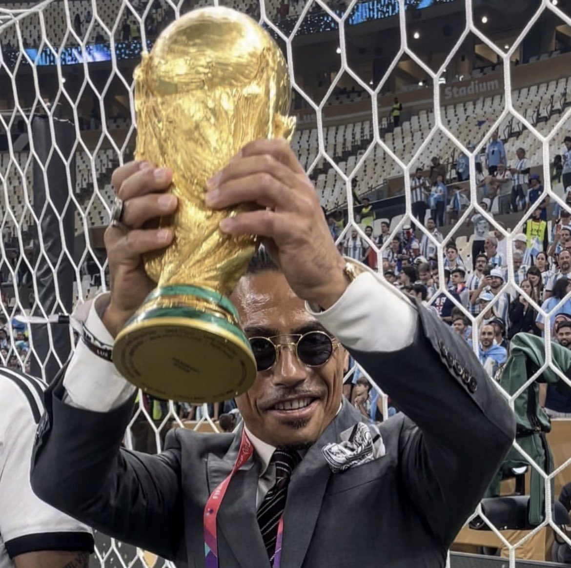 AirGoClick's tweet photo. Is this what we’ve become? The level we’ve stooped to? Is there no hope for us? This is one of the greatest atrocities witnessed of this generation. Disgraceful, jarring, and unruly. #arrestSaltBae https://t.co/kwhRZYgRSr