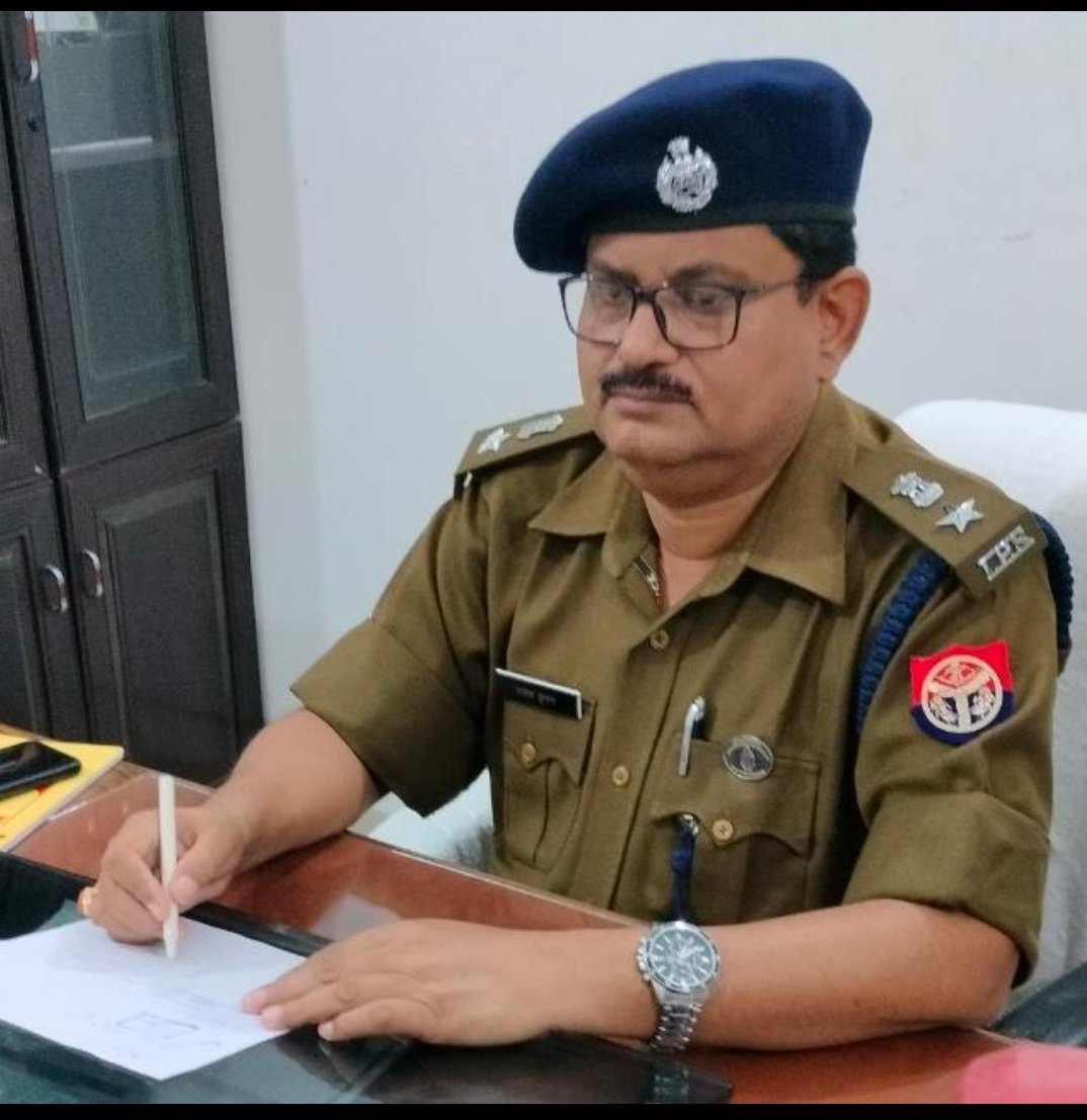 qcaavaranasi's tweet photo. क्वींस कॉलेज के पुराछात्र श्री राजेश कुमार यादव जी(IPS )को पुलिस अधीक्षक 'क्राइम' लखनऊ में नई नियुक्ति पर समस्त पुराछात्र परिषद शुभकामनाएं देता है। हम आपके मंगलमय भविष्य की कामना करते है।

सादर
@Pradeep1881964
@qcaavaranasi 
@DrAlokVC 
@AkhileshIFS
@profalokkumar https://t.co/M49V6mdHpC