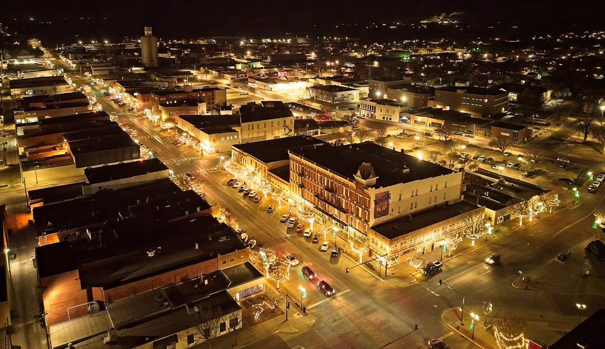 Beautiful night in Downtown Garden City, KS!
#ChristmasLights  #downtowngcks #mainstreet  
📸:  Dave Foltz and Tim Deaver