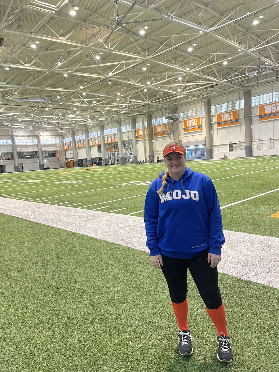 Kennedy_2026's tweet photo. The University of Tennessee  Winter camp with @KarenWeekly, @KateMalveaux, @CoachMalveaux was the best experience. The drills, advice and meeting other players made the long drive worth every minute. Thank you coaches! Can’t wait for the next camp. @MojoHutchinson @Los_Stuff https://t.co/xfKcyp0HO9