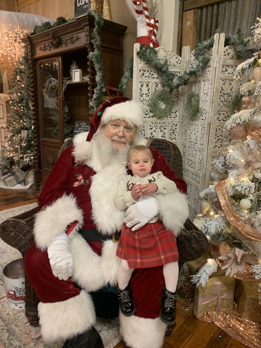 PattersonW_'s tweet photo. Lyla meeting Santa. I think the photos speak for themselves! 🤣🤣 https://t.co/EvKNJ44cbi