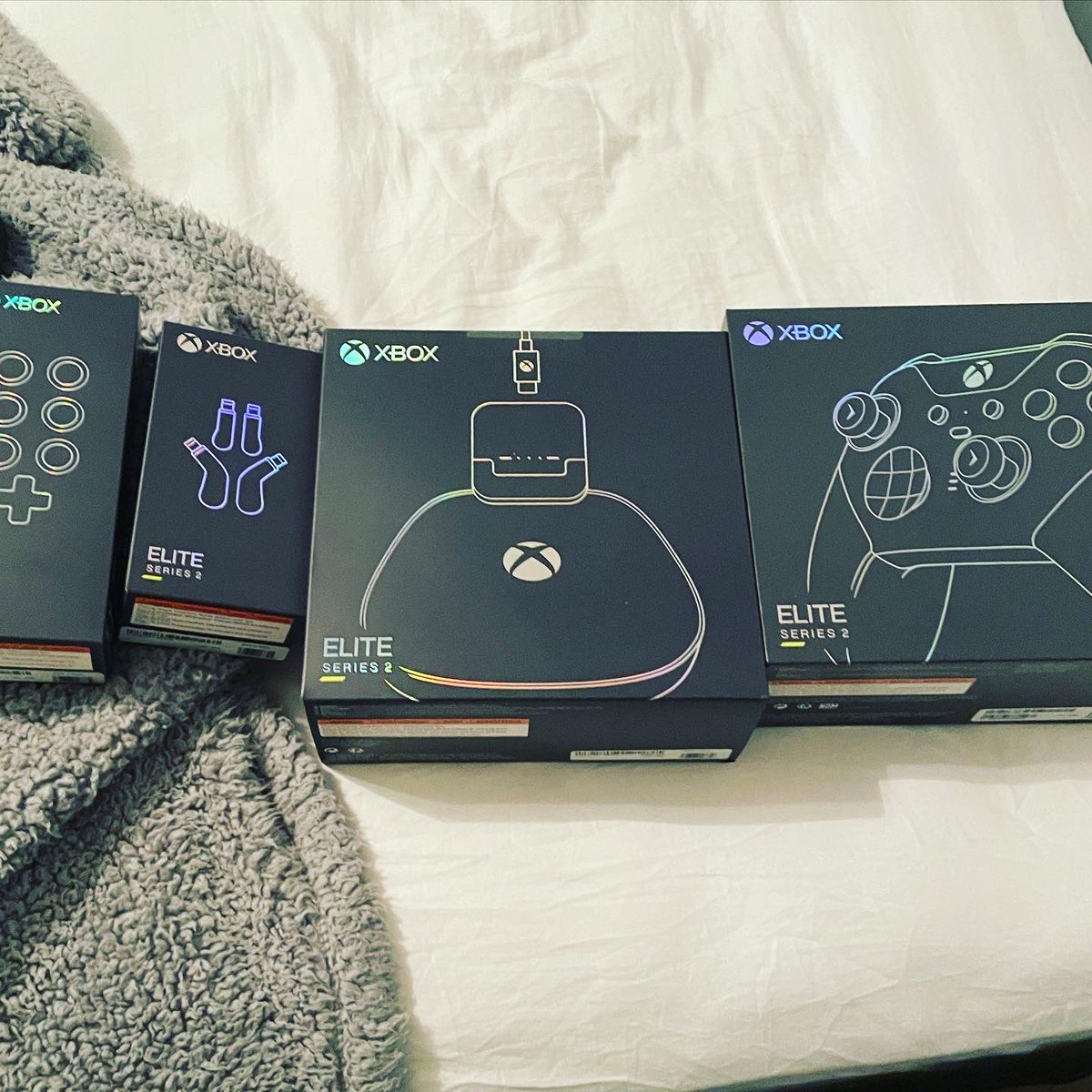 OreskisVR's tweet image. IT’S HERE! MY OFFICIAL @oreskisvr XBOX CONTROLLER!! THANK YOU @xbox FOR MAKING THIS A REALITY!❤️‍🔥👍 #xbox #xboxdesignlab #customxboxcontroller #xboxseriesx #xboxcontroller #xboxcontrollers #oreskisvr #oreskisvrxboxcontroller