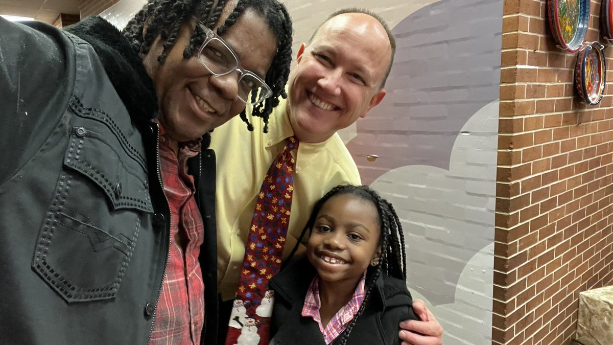 KendallBaker1's tweet photo. Thank you @EdWhiteES Dr @FranklinChang11 students and staff for the invite to such an amazing performance by all of your students at the 2022 Evening Winter program tonight. Truly talented students! #iamhisd #forkids #forhouston https://t.co/TwxVrXeTTt