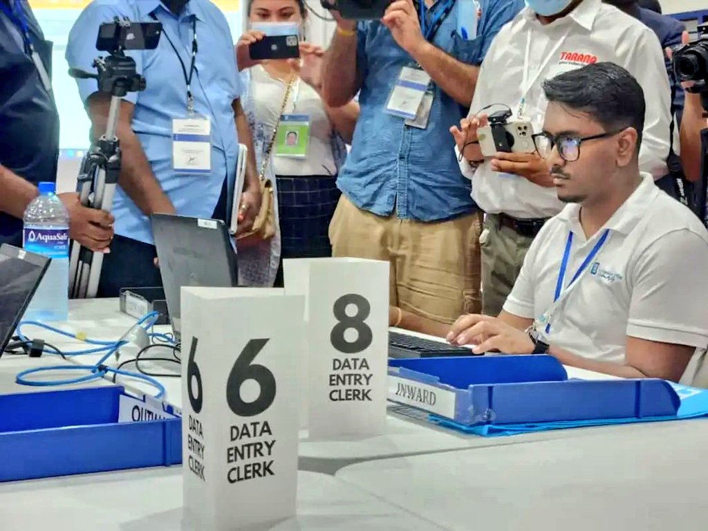 I look calm & composed but deep down I'm freaking out trying not to fumble with media surrounding me 😅.. 

#FijiVotes2022 #FijiPol #FijiElections2022