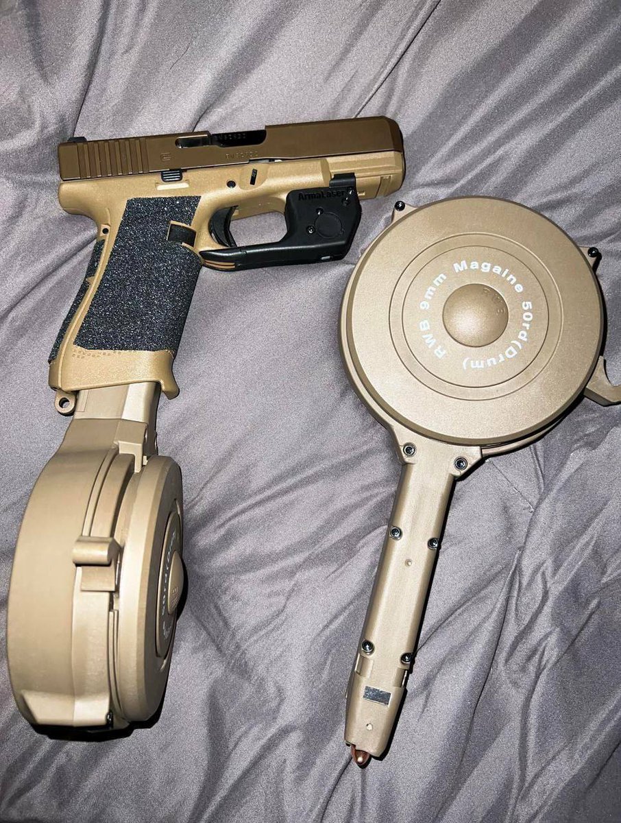 chrisplugoff's tweet image. Glock 19X with 2 drum of 50 rounds capacity available going out later today 

9mm caliber 

quick deal only 

Tapn only when bread ready 😤 

@WeedDawg02