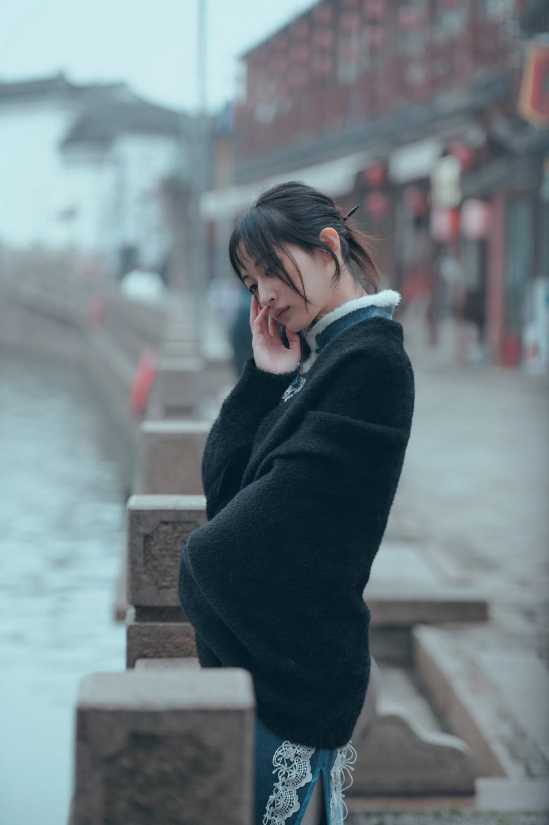 茕茕白兔 东走西顾
衣不如新 人不如故

落花流水春去也 
人独立 微雨燕双飞
自在飞花轻似梦 
无边丝雨细如愁 
宝帘闲挂小银钩

一见如故 忘年之交
污名远扬 溢美何用
求仁得仁 求才得才
情深不寿 惠极反伤

错菟蹉跎
环配叮当
花钿委地
翠翘金雀

善莫已大焉 
立地去成佛

摄影：郑浩
出镜：@xizi1840 https://t.co/FadFsNYZ4A