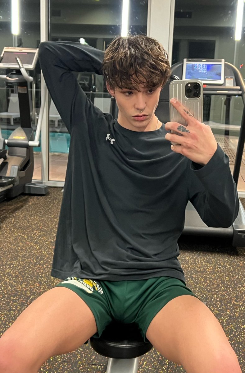 Hot Dudes Good Mood 🇺🇦 on Twitter: "RT @okjohnnyboy: @ the gym again"