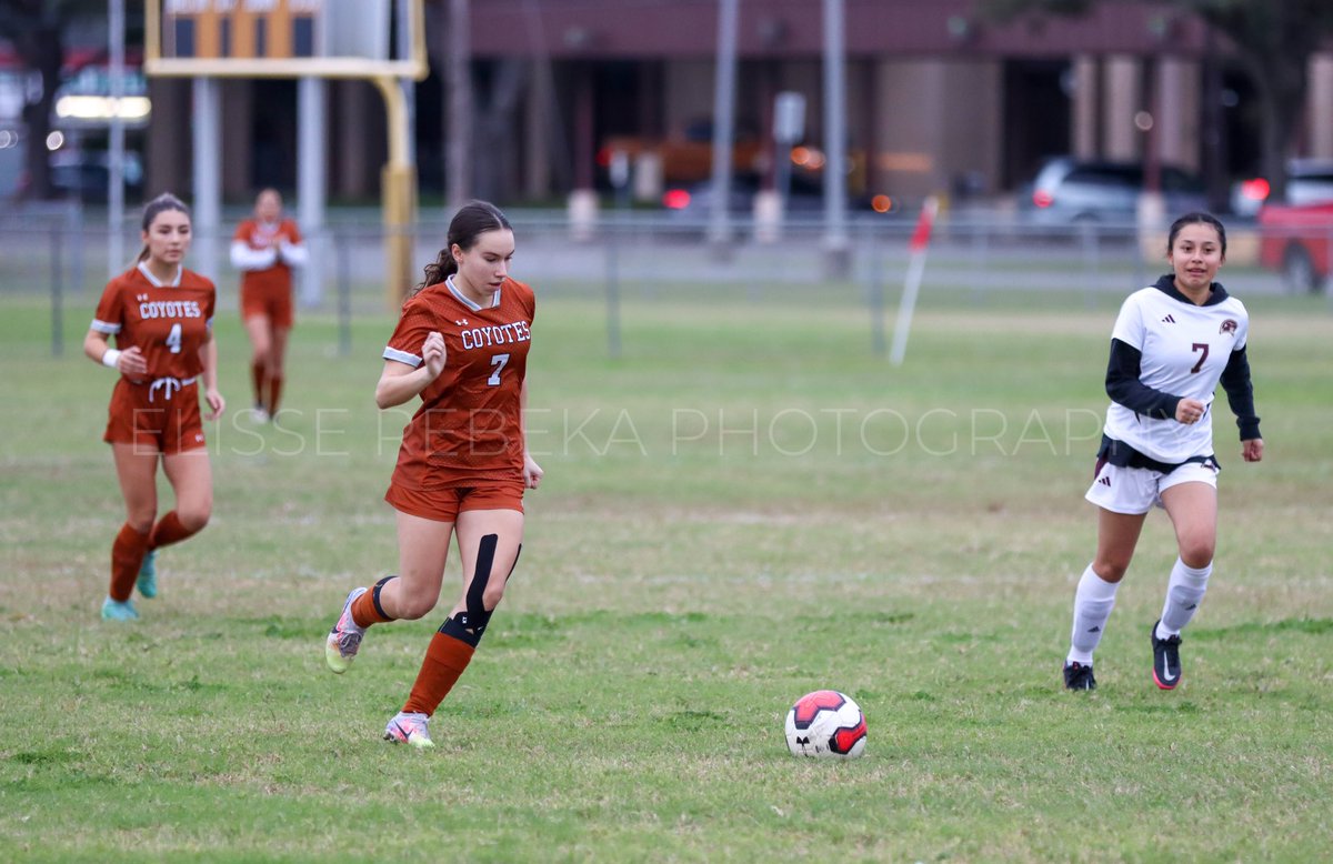 LADY COYOTE VARSITY vs. ZAPATA 🧡🐾⚽️ @arlopez222