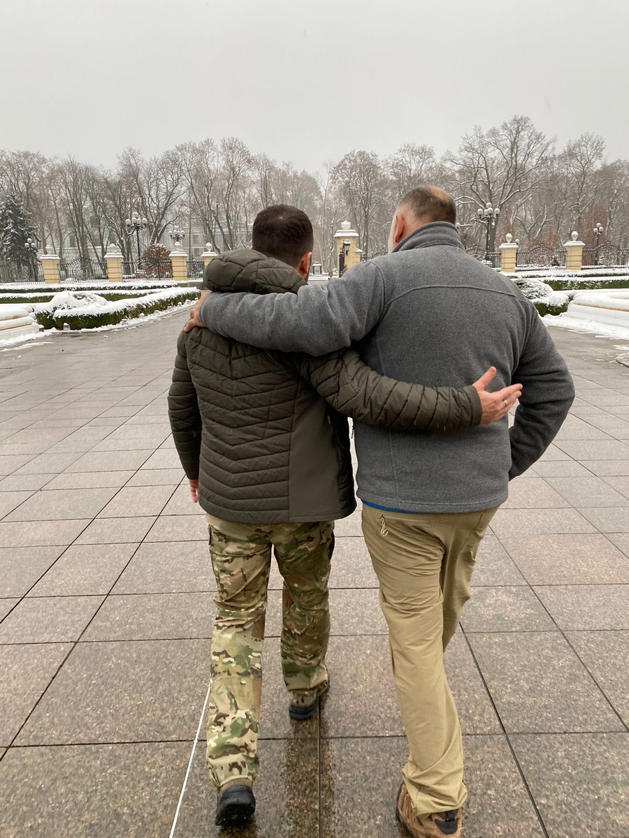 If <a href="/ZelenskyyUa/">Volodymyr Zelenskyy / Володимир Зеленський</a> is landing in Washington DC, just coming after visiting the frontlines of Bakhmut, Just shows a great leader that has work tirelessly not only to defend his country, but freedom and democracy for all! 🇺🇦🇺🇸🇪🇸👍🏻 <a href="/GOP/">GOP</a> <a href="/TheDemocrats/">Democrats</a> full support is the right thing!👍🏻