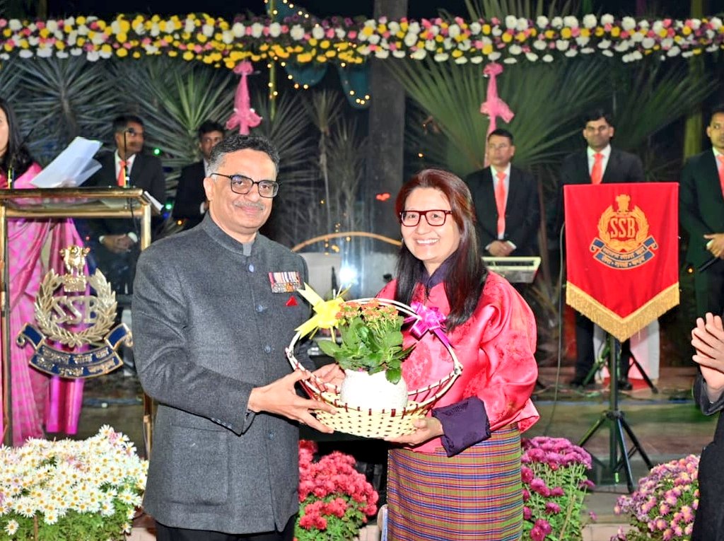 SSB_INDIA's tweet photo. #DGSSB expresses his heartfelt gratitude to the distinguished guest Excellency Ms Ugen Chozom, Deputy Chief of Mission, Royal Bhutanese Embassy for her gracious presence at 59th SSB Anniversary Day Dinner on December 20th 2022.

@PMOIndia
@HMOIndia
@Indiainbhutan https://t.co/3gIMT8MDpa