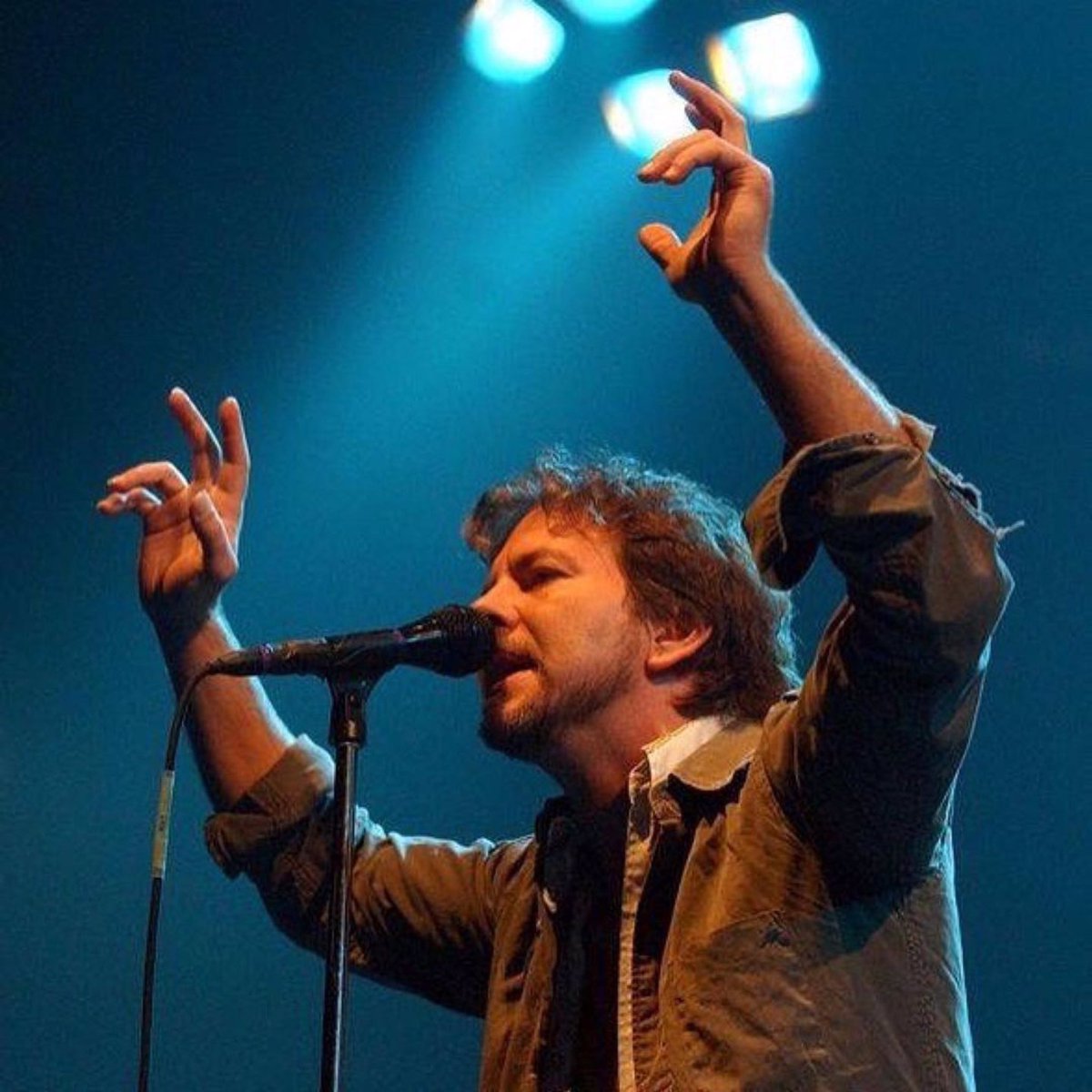 JeffAmentsArmy's tweet photo. #EddieVedderWeek
In 2004, Carrie Brownstein interviewed EV for The Believer.
CB: What kind of music did you listen to growing up, specifically vocalists? Who was inspiring to you?
See the pic below:
@pearljam @eddievedder #pjundertheinfluence https://t.co/irspz9hzjO