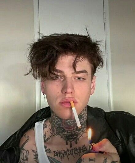 caseyprep's tweet image. ㅤ 

ho visto le guardie lì a destra 
in tasca ho una cosa che no,
frate, non è concessa 

ㅤ