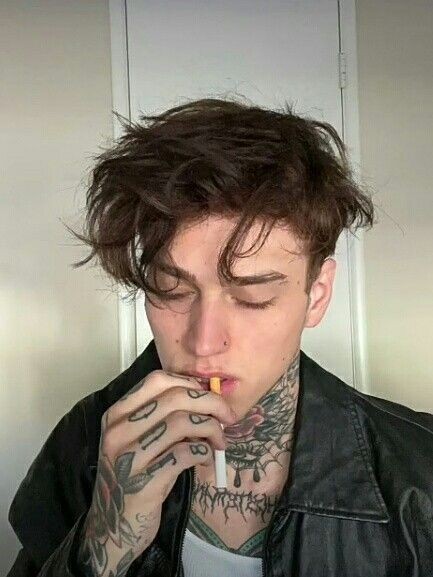 caseyprep's tweet image. ㅤ 

ho visto le guardie lì a destra 
in tasca ho una cosa che no,
frate, non è concessa 

ㅤ