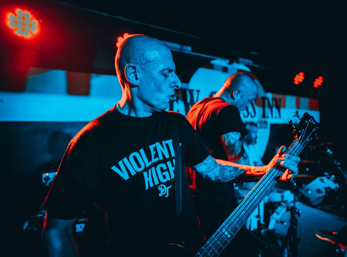 Lowlight_Baz tweet media