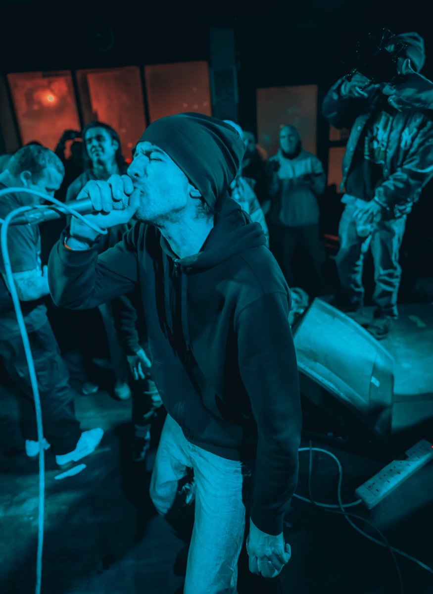 Lowlight_Baz tweet media